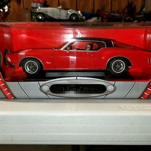 1.18 scale Buick Riveara